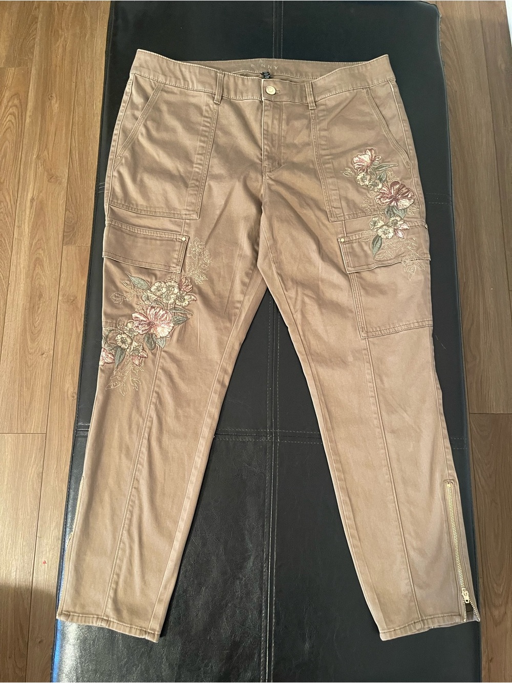 White House Black Market Tan Floral Embroidered Ankle Cargo Jeans Sz 14